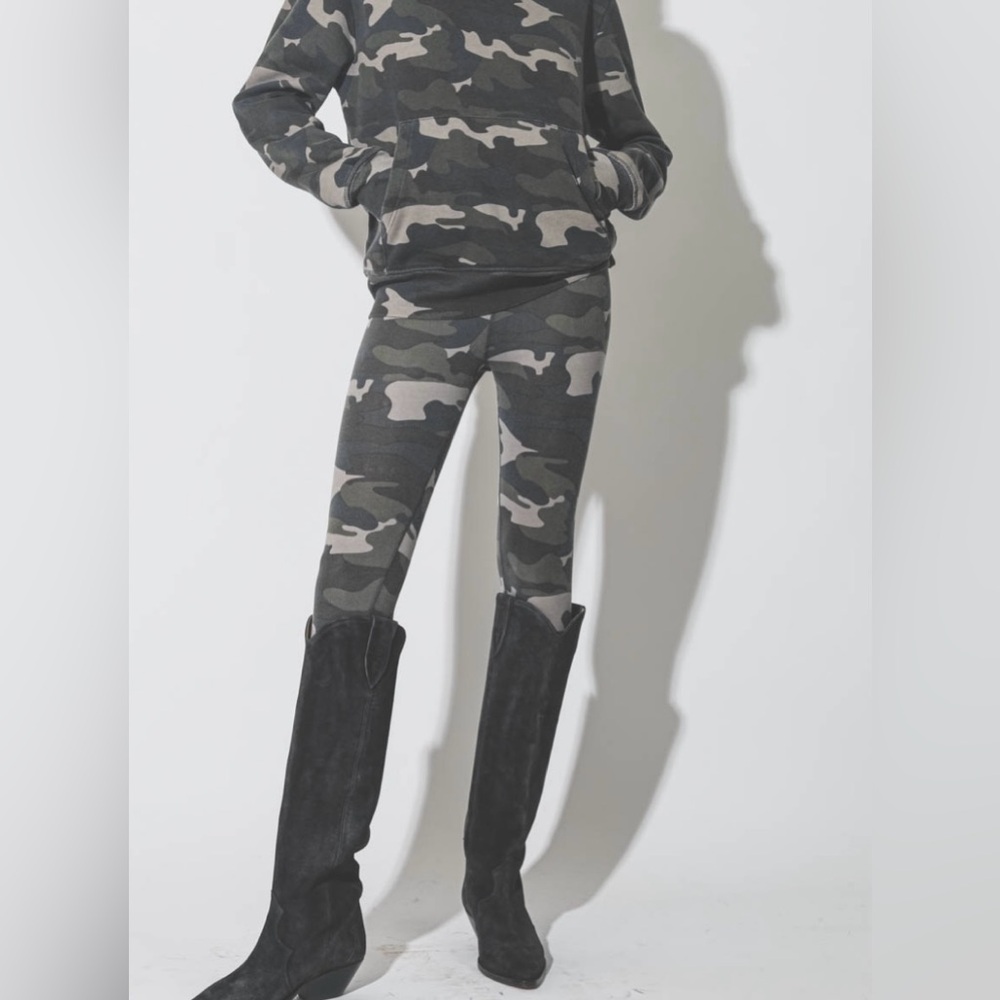 NWT Ragdoll LA High Rise Camo Legging